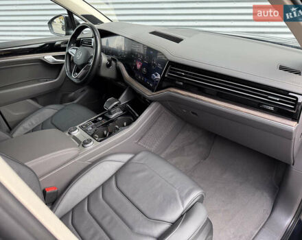 Черный Фольксваген Туарег, объемом двигателя 3 л и пробегом 140 тыс. км за 57999 $, фото 23 на Automoto.ua