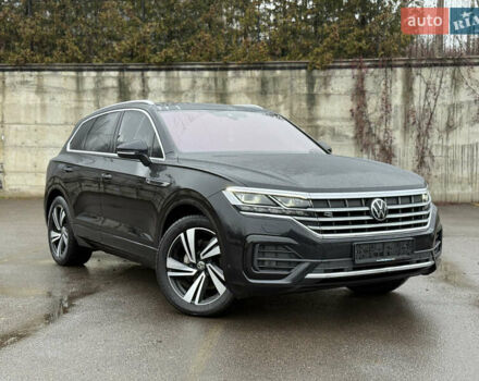 Черный Фольксваген Туарег, объемом двигателя 3 л и пробегом 148 тыс. км за 57500 $, фото 1 на Automoto.ua