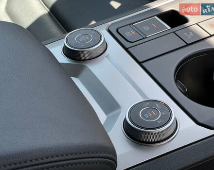 Черный Фольксваген Туарег, объемом двигателя 3 л и пробегом 143 тыс. км за 46000 $, фото 46 на Automoto.ua