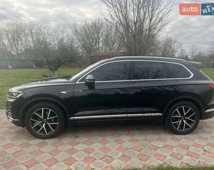 Черный Фольксваген Туарег, объемом двигателя 3 л и пробегом 142 тыс. км за 53700 $, фото 3 на Automoto.ua