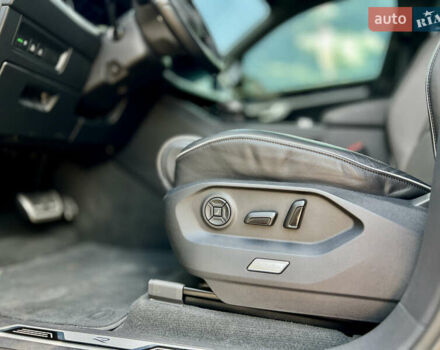 Черный Фольксваген Туарег, объемом двигателя 3 л и пробегом 171 тыс. км за 51999 $, фото 24 на Automoto.ua