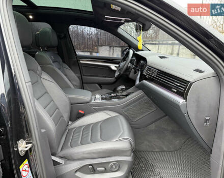 Черный Фольксваген Туарег, объемом двигателя 3 л и пробегом 148 тыс. км за 57500 $, фото 30 на Automoto.ua