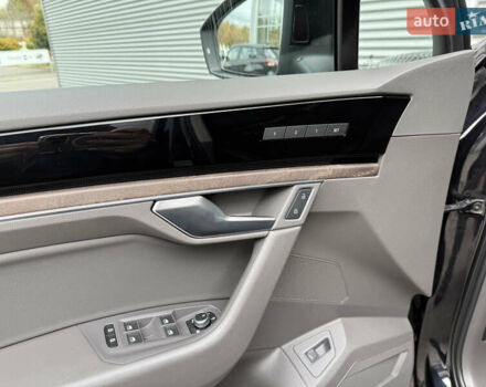 Черный Фольксваген Туарег, объемом двигателя 3 л и пробегом 140 тыс. км за 57999 $, фото 58 на Automoto.ua