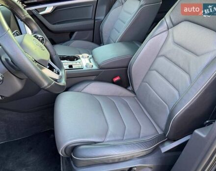 Черный Фольксваген Туарег, объемом двигателя 2.97 л и пробегом 114 тыс. км за 57900 $, фото 11 на Automoto.ua