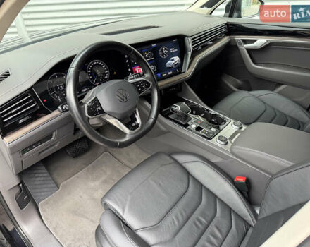 Черный Фольксваген Туарег, объемом двигателя 3 л и пробегом 140 тыс. км за 57999 $, фото 62 на Automoto.ua