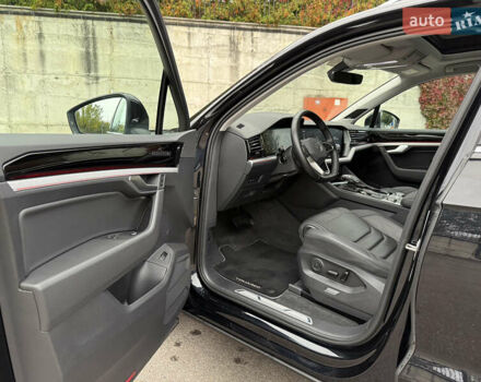 Черный Фольксваген Туарег, объемом двигателя 3 л и пробегом 105 тыс. км за 59500 $, фото 72 на Automoto.ua