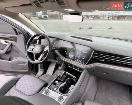 Черный Фольксваген Туарег, объемом двигателя 2.97 л и пробегом 39 тыс. км за 62500 $, фото 24 на Automoto.ua