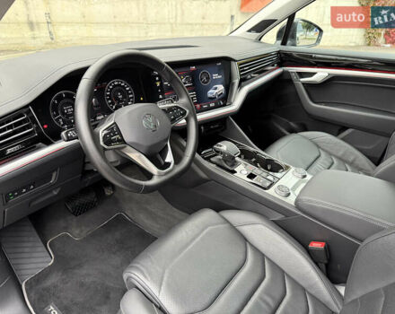 Черный Фольксваген Туарег, объемом двигателя 3 л и пробегом 105 тыс. км за 59500 $, фото 87 на Automoto.ua