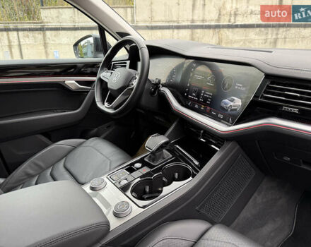 Черный Фольксваген Туарег, объемом двигателя 3 л и пробегом 105 тыс. км за 59500 $, фото 51 на Automoto.ua