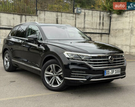 Черный Фольксваген Туарег, объемом двигателя 3 л и пробегом 105 тыс. км за 59500 $, фото 2 на Automoto.ua