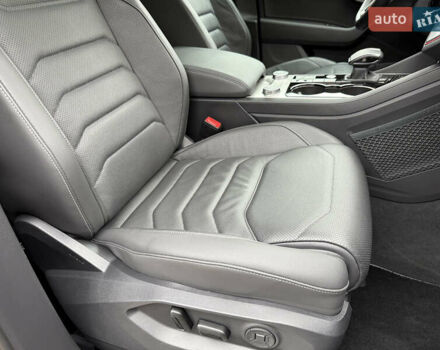 Черный Фольксваген Туарег, объемом двигателя 3 л и пробегом 105 тыс. км за 59500 $, фото 46 на Automoto.ua