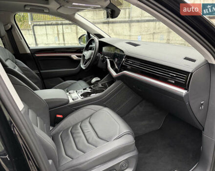 Черный Фольксваген Туарег, объемом двигателя 3 л и пробегом 105 тыс. км за 59500 $, фото 39 на Automoto.ua