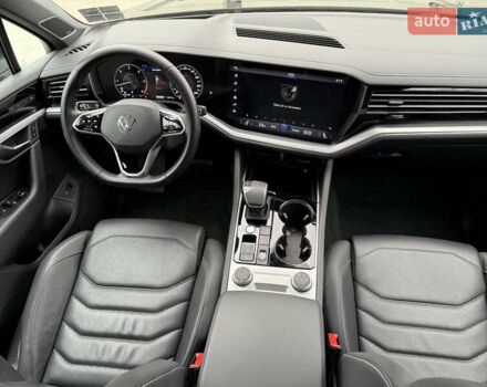 Чорний Фольксваген Туарег, об'ємом двигуна 3 л та пробігом 137 тис. км за 58000 $, фото 26 на Automoto.ua