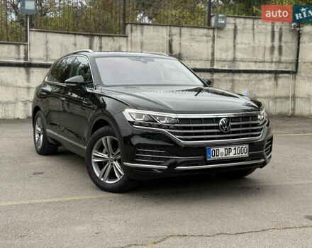 Черный Фольксваген Туарег, объемом двигателя 3 л и пробегом 105 тыс. км за 59500 $, фото 1 на Automoto.ua