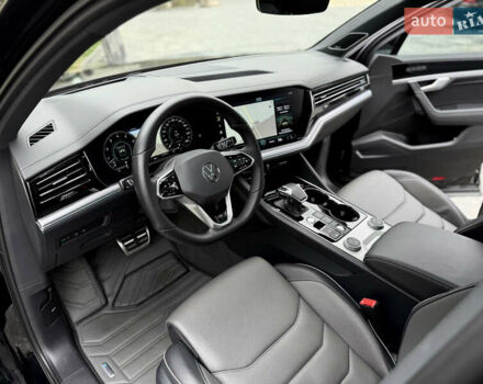 Чорний Фольксваген Туарег, об'ємом двигуна 3 л та пробігом 143 тис. км за 57900 $, фото 44 на Automoto.ua