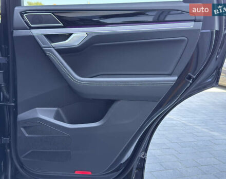 Черный Фольксваген Туарег, объемом двигателя 3 л и пробегом 80 тыс. км за 64900 $, фото 27 на Automoto.ua