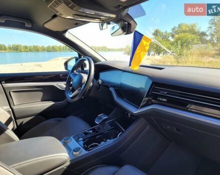 Чорний Фольксваген Туарег, об'ємом двигуна 3 л та пробігом 120 тис. км за 59900 $, фото 13 на Automoto.ua