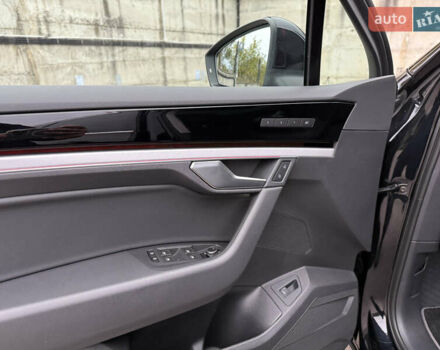 Черный Фольксваген Туарег, объемом двигателя 3 л и пробегом 105 тыс. км за 59500 $, фото 74 на Automoto.ua