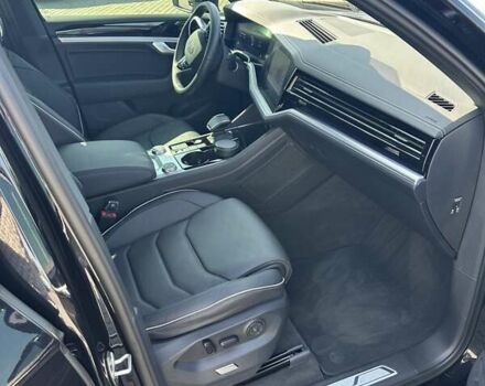 Черный Фольксваген Туарег, объемом двигателя 2.97 л и пробегом 2 тыс. км за 73000 $, фото 22 на Automoto.ua