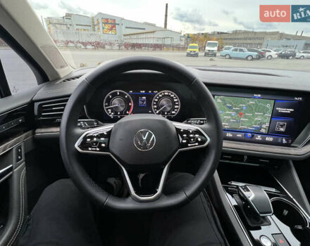 Черный Фольксваген Туарег, объемом двигателя 2.97 л и пробегом 39 тыс. км за 62500 $, фото 31 на Automoto.ua