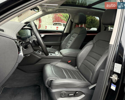 Черный Фольксваген Туарег, объемом двигателя 3 л и пробегом 105 тыс. км за 59500 $, фото 77 на Automoto.ua