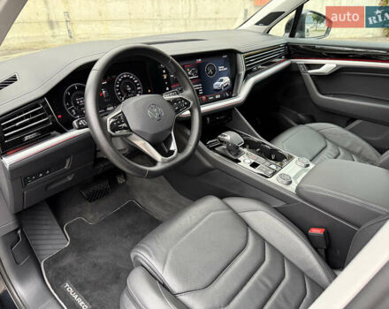 Черный Фольксваген Туарег, объемом двигателя 3 л и пробегом 105 тыс. км за 59500 $, фото 79 на Automoto.ua
