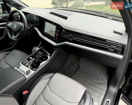 Чорний Фольксваген Туарег, об'ємом двигуна 3 л та пробігом 143 тис. км за 57900 $, фото 113 на Automoto.ua