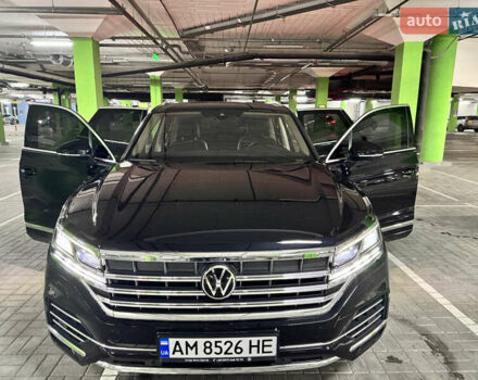 Черный Фольксваген Туарег, объемом двигателя 2.99 л и пробегом 9 тыс. км за 64000 $, фото 3 на Automoto.ua