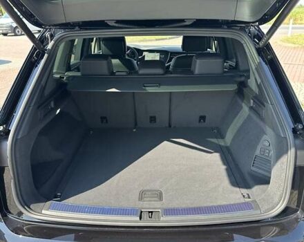 Черный Фольксваген Туарег, объемом двигателя 2.97 л и пробегом 2 тыс. км за 73000 $, фото 27 на Automoto.ua