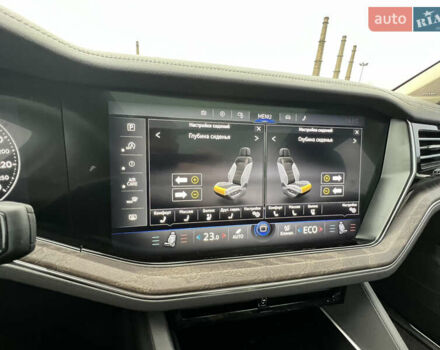 Черный Фольксваген Туарег, объемом двигателя 2.97 л и пробегом 39 тыс. км за 62500 $, фото 32 на Automoto.ua