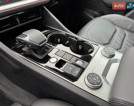 Черный Фольксваген Туарег, объемом двигателя 3 л и пробегом 105 тыс. км за 59500 $, фото 80 на Automoto.ua