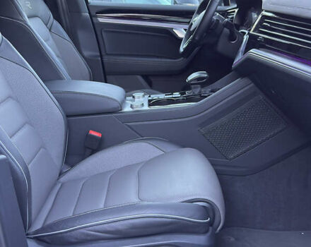 Черный Фольксваген Туарег, объемом двигателя 3 л и пробегом 80 тыс. км за 64900 $, фото 21 на Automoto.ua