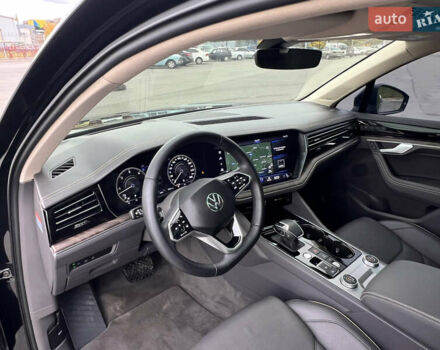 Черный Фольксваген Туарег, объемом двигателя 2.97 л и пробегом 39 тыс. км за 62500 $, фото 16 на Automoto.ua