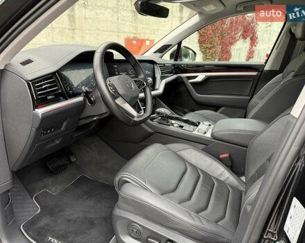 Черный Фольксваген Туарег, объемом двигателя 3 л и пробегом 105 тыс. км за 59500 $, фото 75 на Automoto.ua