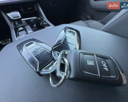 Черный Фольксваген Туарег, объемом двигателя 3 л и пробегом 80 тыс. км за 64900 $, фото 46 на Automoto.ua