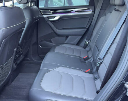 Черный Фольксваген Туарег, объемом двигателя 3 л и пробегом 80 тыс. км за 64900 $, фото 22 на Automoto.ua