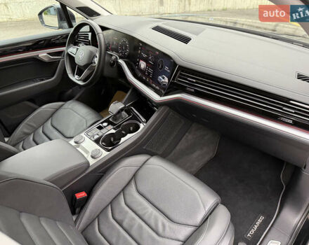 Черный Фольксваген Туарег, объемом двигателя 3 л и пробегом 105 тыс. км за 59500 $, фото 41 на Automoto.ua