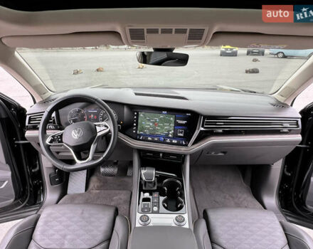 Черный Фольксваген Туарег, объемом двигателя 2.97 л и пробегом 39 тыс. км за 62500 $, фото 28 на Automoto.ua