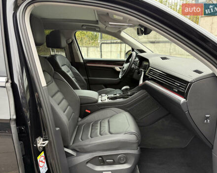 Черный Фольксваген Туарег, объемом двигателя 3 л и пробегом 105 тыс. км за 59500 $, фото 38 на Automoto.ua