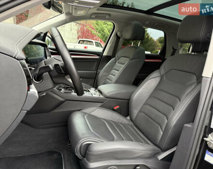 Черный Фольксваген Туарег, объемом двигателя 3 л и пробегом 105 тыс. км за 59500 $, фото 78 на Automoto.ua