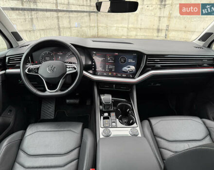 Черный Фольксваген Туарег, объемом двигателя 3 л и пробегом 105 тыс. км за 59500 $, фото 91 на Automoto.ua