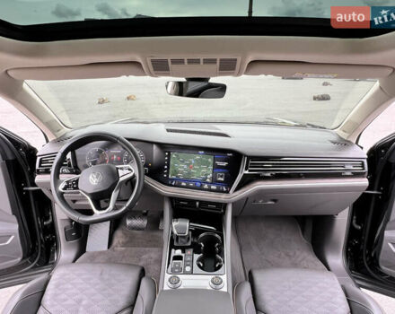 Черный Фольксваген Туарег, объемом двигателя 2.97 л и пробегом 39 тыс. км за 62500 $, фото 23 на Automoto.ua