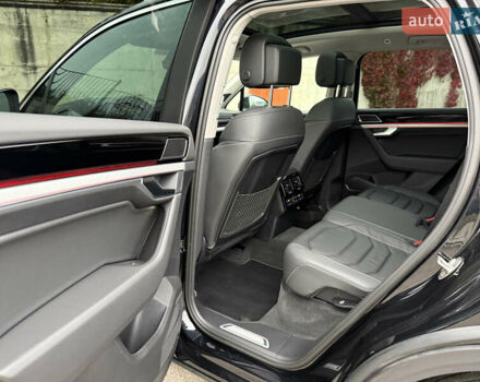 Черный Фольксваген Туарег, объемом двигателя 3 л и пробегом 105 тыс. км за 59500 $, фото 68 на Automoto.ua