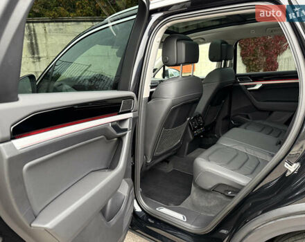 Черный Фольксваген Туарег, объемом двигателя 3 л и пробегом 105 тыс. км за 59500 $, фото 66 на Automoto.ua