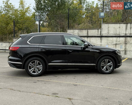Черный Фольксваген Туарег, объемом двигателя 3 л и пробегом 105 тыс. км за 59500 $, фото 31 на Automoto.ua