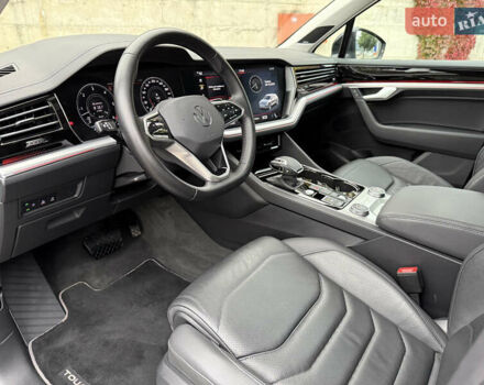 Черный Фольксваген Туарег, объемом двигателя 3 л и пробегом 105 тыс. км за 59500 $, фото 86 на Automoto.ua