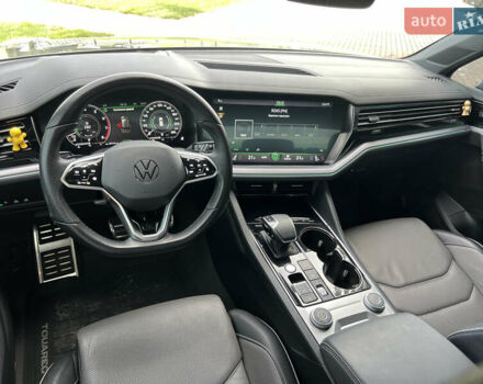 Черный Фольксваген Туарег, объемом двигателя 3 л и пробегом 70 тыс. км за 62900 $, фото 18 на Automoto.ua