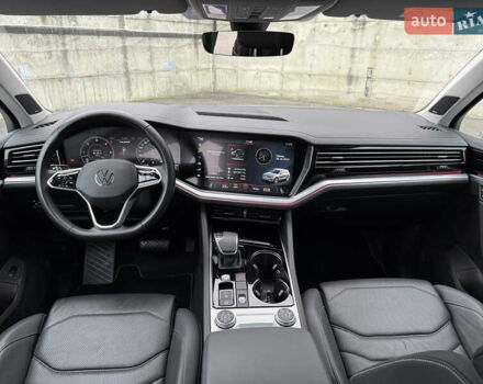 Черный Фольксваген Туарег, объемом двигателя 3 л и пробегом 105 тыс. км за 59500 $, фото 93 на Automoto.ua