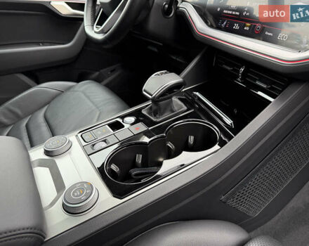 Черный Фольксваген Туарег, объемом двигателя 3 л и пробегом 105 тыс. км за 59500 $, фото 50 на Automoto.ua