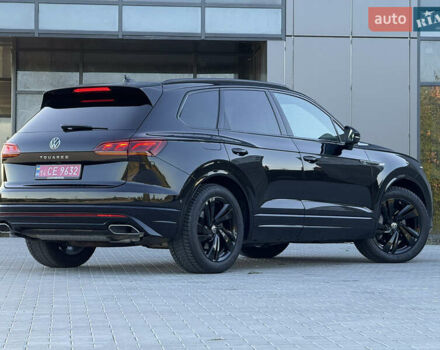 Черный Фольксваген Туарег, объемом двигателя 3 л и пробегом 80 тыс. км за 64900 $, фото 3 на Automoto.ua